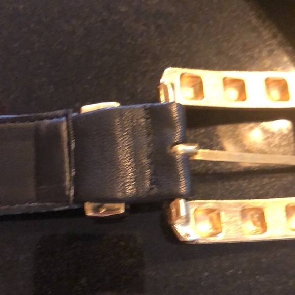 RAINA Black Leather Gold Buckle NWOT Unique Accent Belt Size Medium to Large - Picture 4 of 5